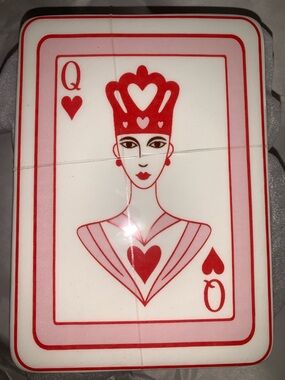 🆕 - White Ceramic Queen Of Hearts Trinket Box with Red & Pink Card Accent